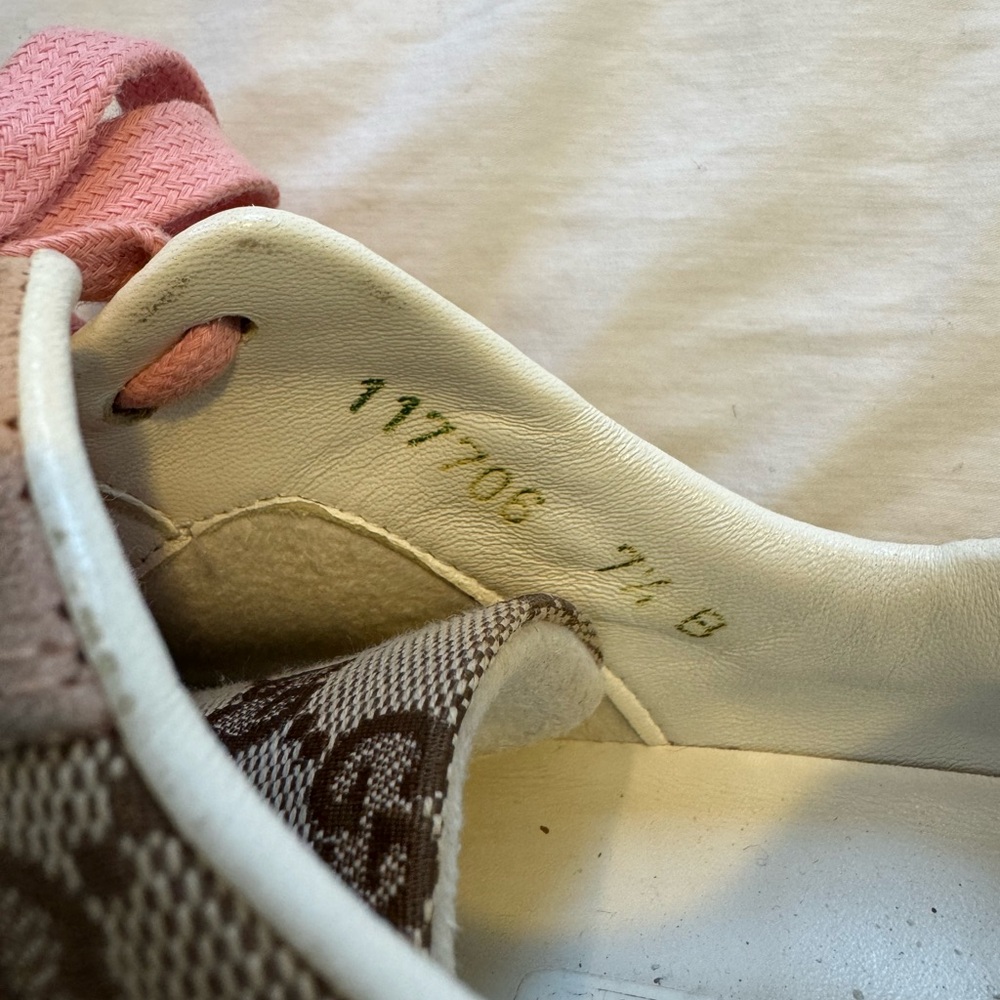 Gucci Logo Sneaker - Picture 10 of 10